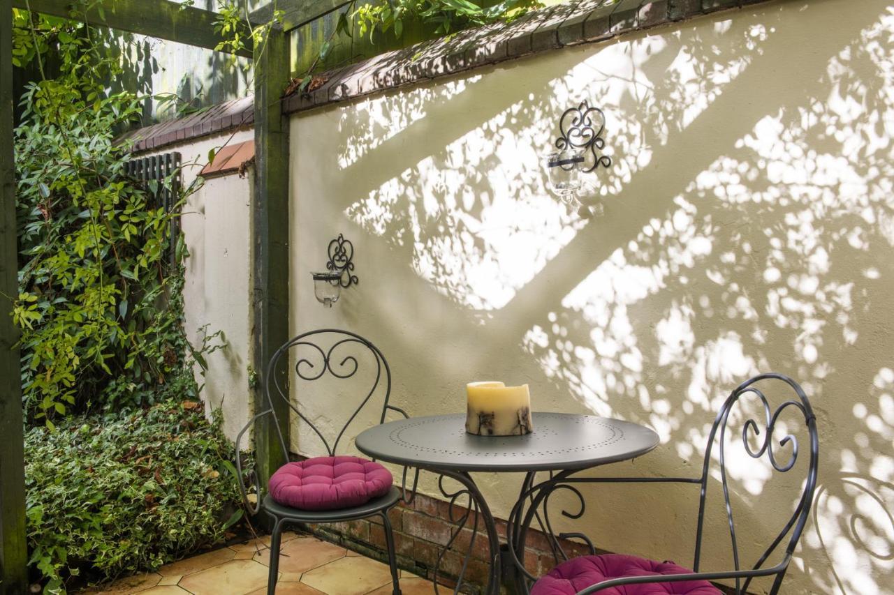 Beautiful Secluded 2 Bedroom Coach House Holiday home