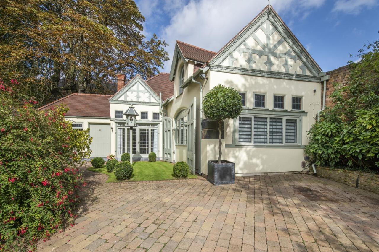 Beautiful Secluded 2 Bedroom Coach House Holiday home *