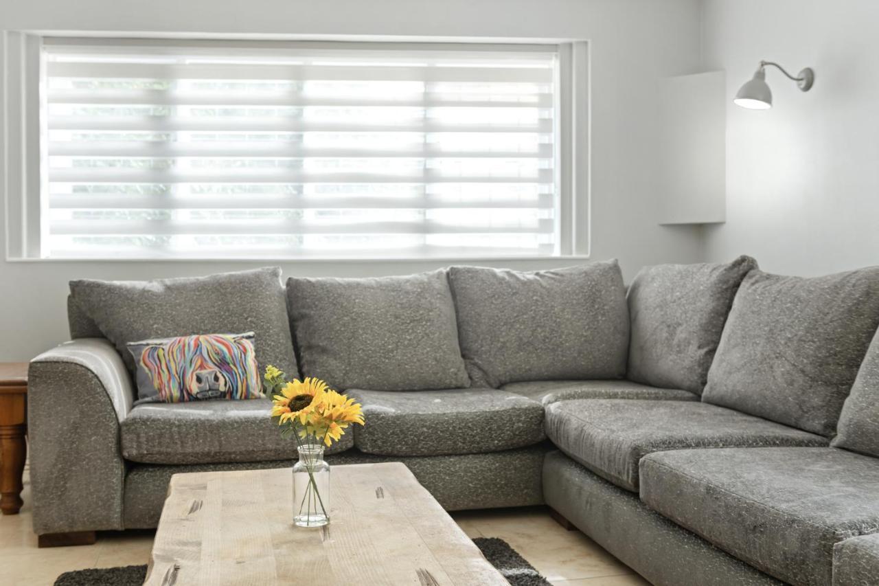 Beautiful Secluded 2 Bedroom Coach House