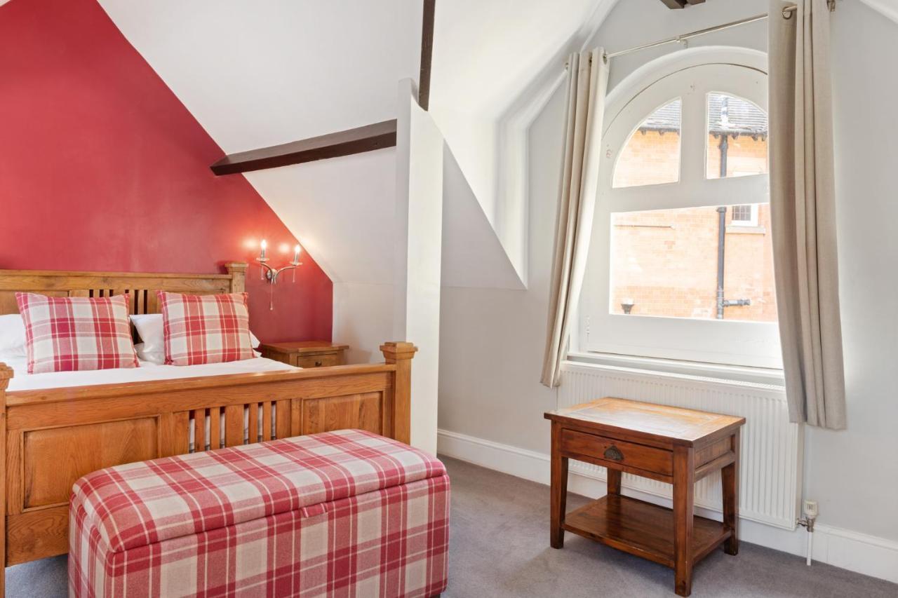 Beautiful Secluded 2 Bedroom Coach House